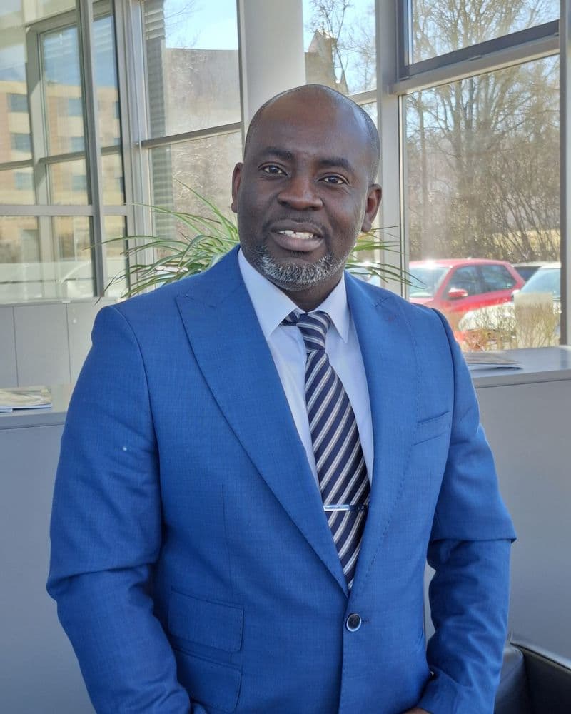 Portrait of Romial Kenmogne in a blue suit